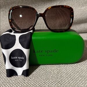 Kate Spade Tortoise Wilhemina Sunglasses with Green Case and cloth NEW